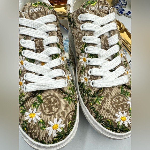 🆕 TORY BURCH 🧿 NWOT Howell Court T Monogram Floral-Embroidered Sneakers - Picture 16 of 16